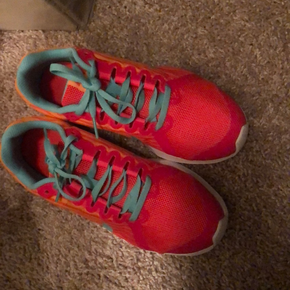 Nike revolution